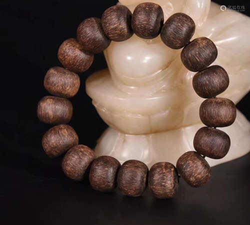 A CHENXIANG WOOD BEADS STRING BRACELET