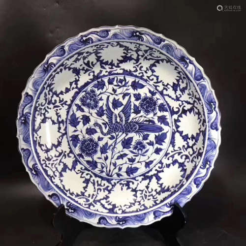 A BLUE&WHITE CHARGER PLATE