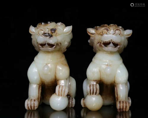 A PAIR OF LION SHAPPED HETIAN ORNAMENT