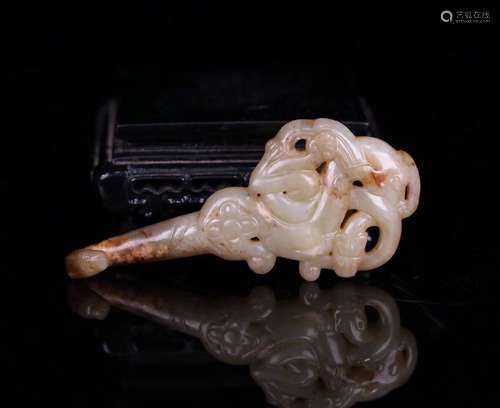 A GAOGU JADE CARVED BUCKLE ORNAMENT