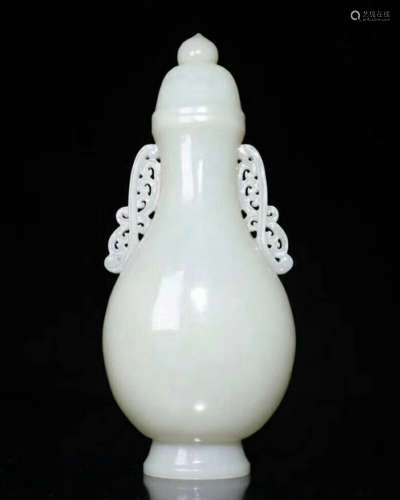 A HETIAN JADE BOTTLE VASE