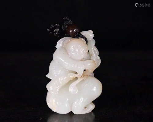 A HETIAN JADE CARVED BOY SHAPED PENDANT