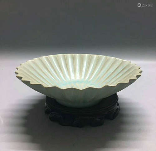 A RUYAO MELON SHAPED BOWL