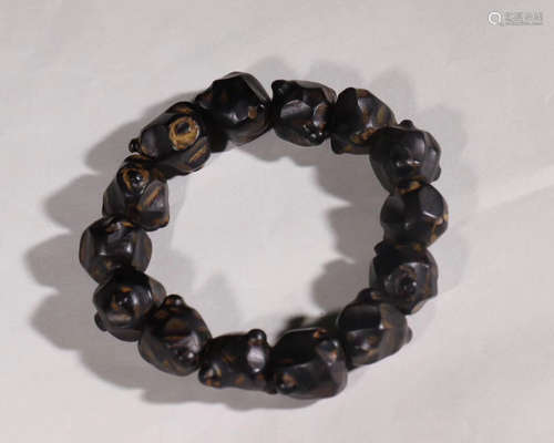 A CHENXIANG WOOD BEADS STRING BRACELET