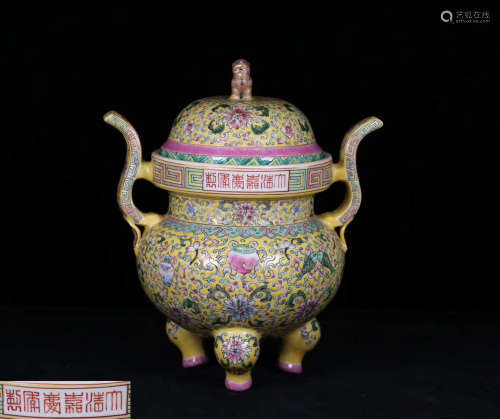 A FAMILLE-ROSE FLORAL PATTERN CENSER WITH JIAQING MARK