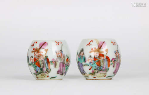 A pair of chinese famille rose jars