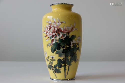 A japanese cloisonne vase