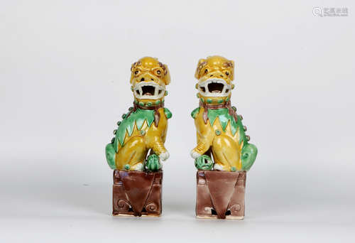 A pair of chinese 3 color porcelain lion