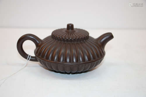 A chinese zi-sand tea pot