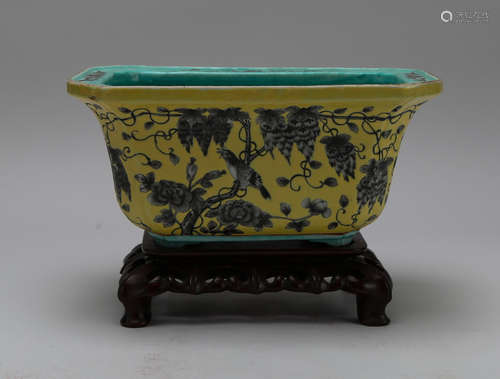 Qing dynasty porcelain flowerpot with wooden pallet