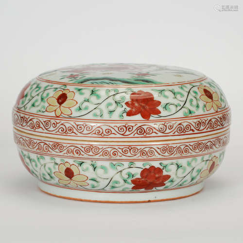 CHINESE FAMILLE ROSE PORCELAIN BOX