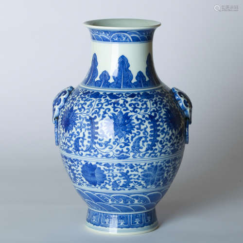 CHINESE BLUE AND WHITE PORCELAIN ZUN VASE
