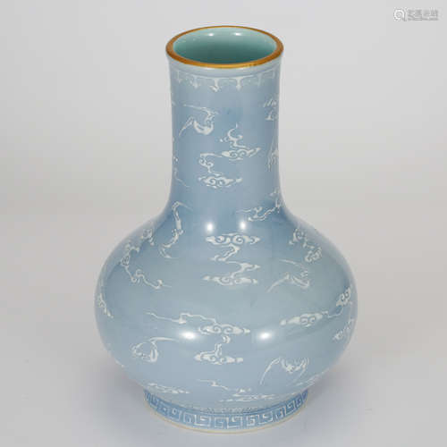 CHINESE CLAIR DE LUNE PORCELAIN VASE