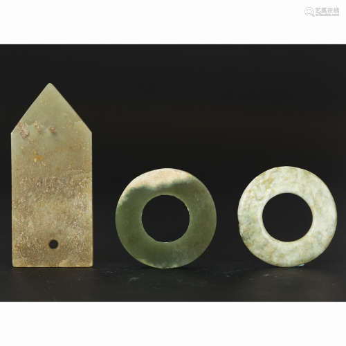 CHINESE ARCHAIC JADE PENDANTS