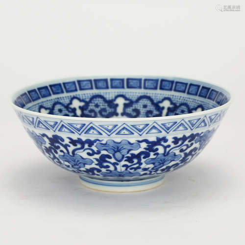 CHINESE BLUE AND WHITE PORCELAIN BOWL