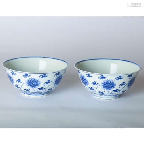 CHINESE PAIR OF BLUE AND WHITE PORCELAIN BOWL