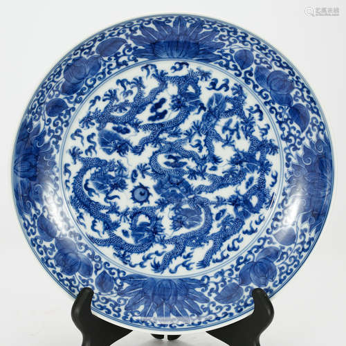 CHINESE BLUE AND WHITE PORCELAIN CHARGER