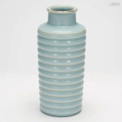 CHINESE CLAIR DE LUNE PORCELAIN VASE