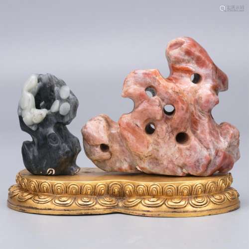 CHINESE RED AGATE SCHOLAR'S ROCK ON GILT BRONZE BASE