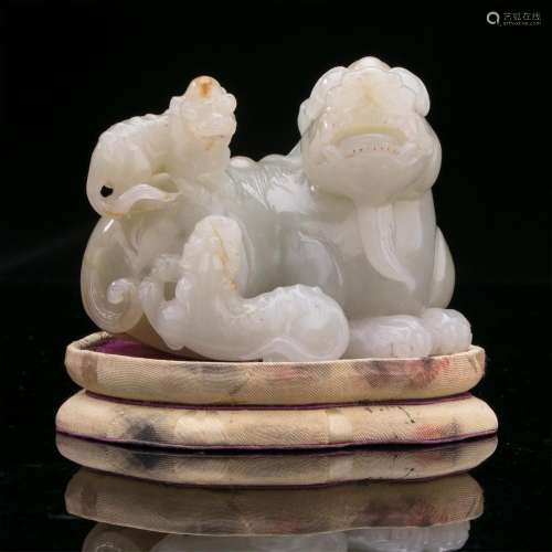 CHINESE WHITE JADE BEASTS TABLE ITEM