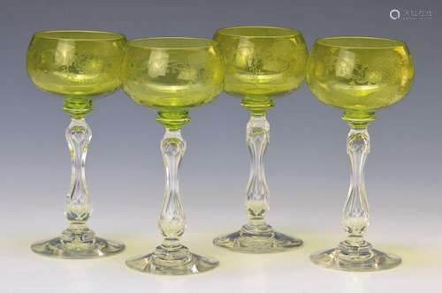 4 White wine glasses