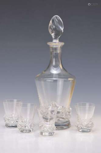 carafe with 7 glasses