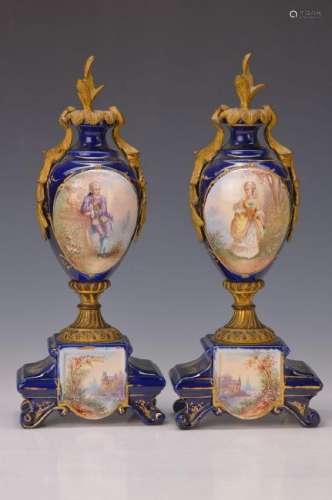 pompous pair of vases