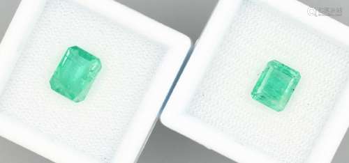 Lot 2 loose emeralds