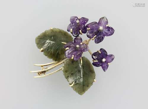 14 kt gold violetbrooch with amethyst and nephrite