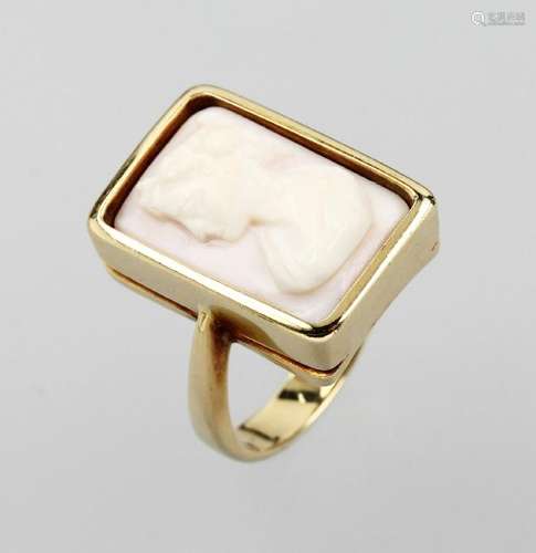 14 kt gold ring with shell cameo