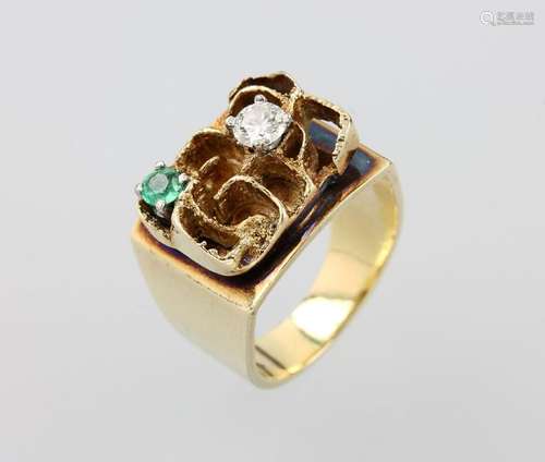 14 kt gold ring with emerald and brilliant