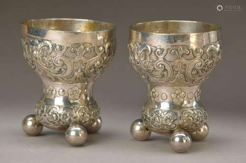 two beakers, German