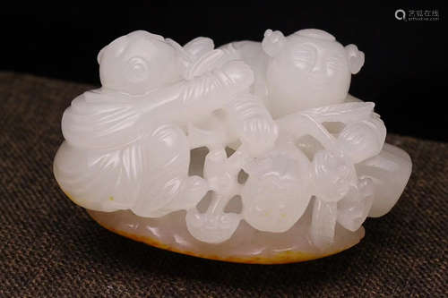 AN OLD TIBETAN KID DESIGN HETIAN JADE HAND PIECE