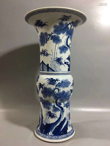 A BLUE&WHITE FLOWER PATTERN VASE