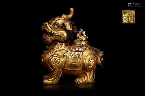 A QING DYNASTY PIXIU BRONZE INCENSE BURNER ORNAMENT, 17TH-20TH CENTURY