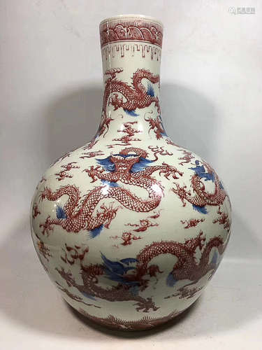 A BLUE AND WHITE UNDERGLAZE RED DRAGON TATTOO GLOBULAR SHAPE VASE