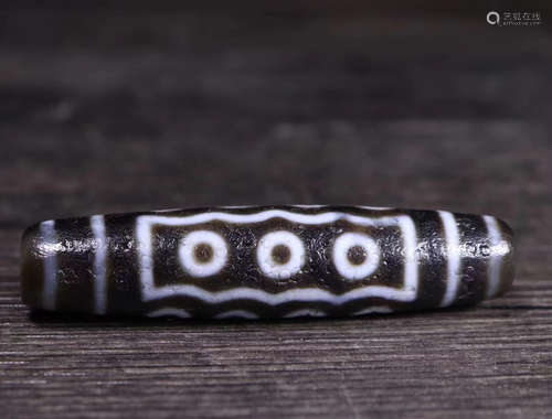 A TIBETAN TEN-EYE DZI BEAD