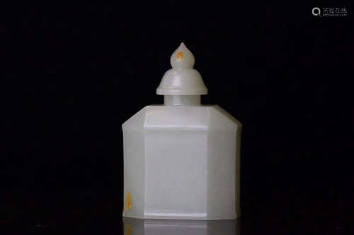 17-19TH CENTURY, A DIAMOND DESIGN HETIAN JADE SNUFF BOTTLE, QING DYNASTY