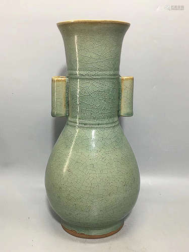 A LONGQUAN KILN DOUBLE-EAR VASE