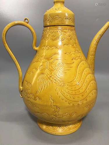 A YELLOW GLAZED DRAGON&PHOENIX PATTERN POT