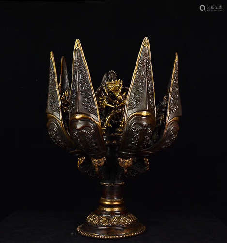 17-19TH CENTURY, A GILT BRONZE BUDDHA DESIGN FIGURE, QING DYNASTY