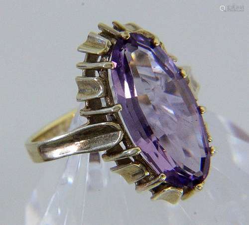 A LADIES' RING 585/000 yellow gold with amethyst