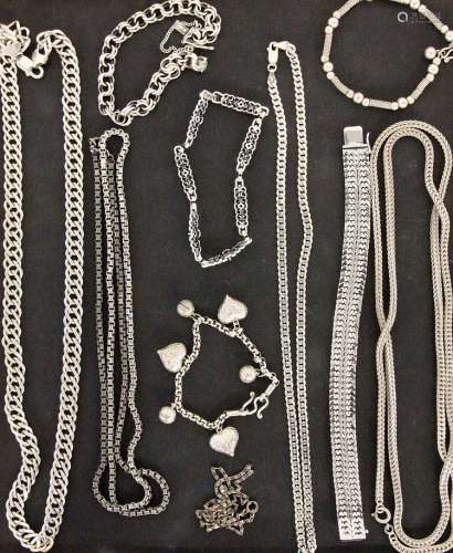 A LOT OF 10 SILVER NECKLACES AND BRACELETS, gross
