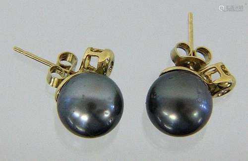 A PAIR OF STUD EARRINGS 585/000 yellow gold with