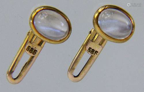 A PAIR OF TAILCOAT BUTTONS 585/000 yellow gold