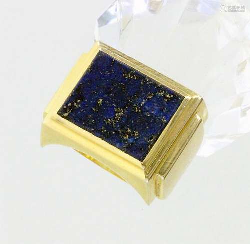 A MEN'S RING WITH LAPIS LAZULI 585/000 yellow