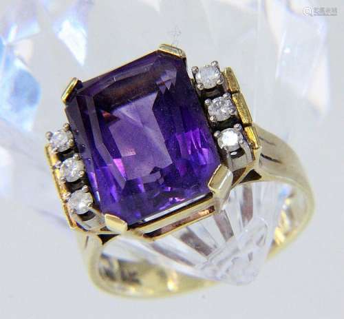 A LADIES' RING 585/000 yellow gold with amethyst