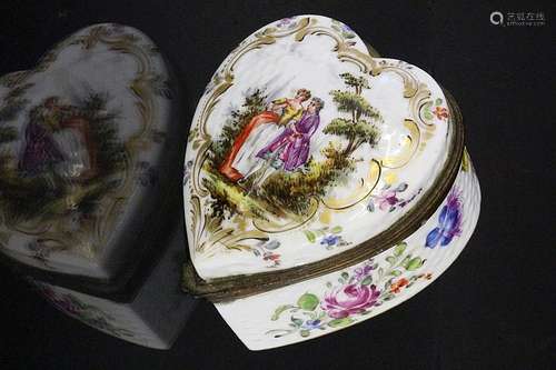 A PORCELAIN BOX IN THE SHAPE OF A HEART Paris