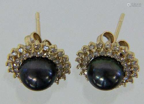 A PAIR OF STUD EARRINGS 585/000 yellow gold with