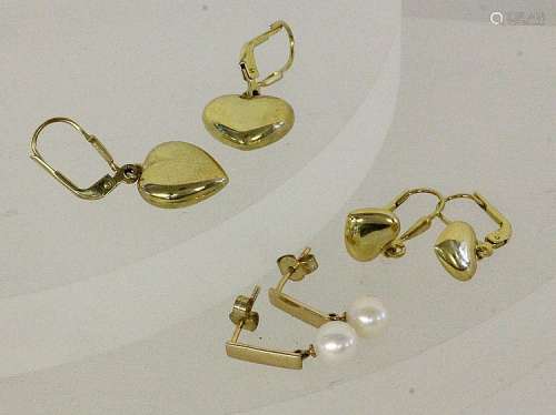 THREE PAIRS OF STUD EARRINGS 333/000 yellow gold